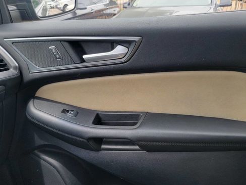 Used 2019 Ford Edge SE FWD image 28