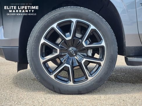 Used 2021 Chevrolet Tahoe RST w/ Luxury Package RWD image 8
