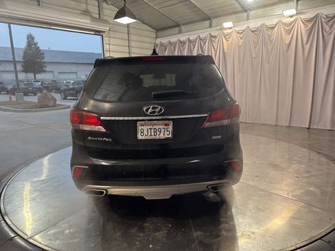 Used 2018 Hyundai Santa Fe SE image 6