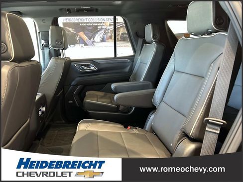 Used 2023 GMC Yukon SLT w/ SLT Premium Package AWD/4WD image 12