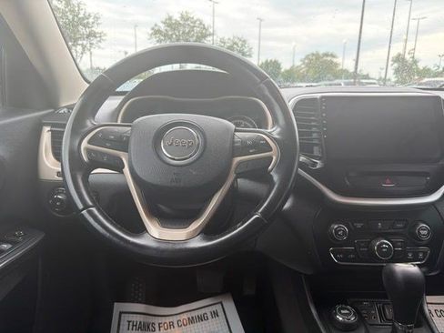 Used 2015 Jeep Cherokee Latitude AWD/4WD image 24