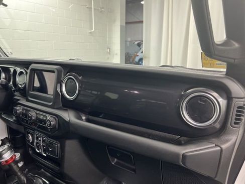 Used 2021 Jeep Wrangler Unlimited Sahara image 19