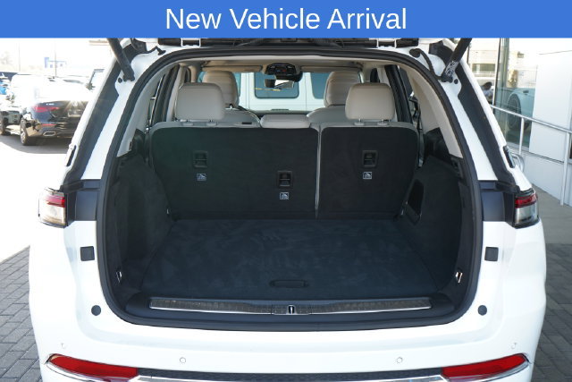 Used 2022 Jeep Grand Cherokee Overland w/ Luxury Tech Group IV AWD/4WD image 8