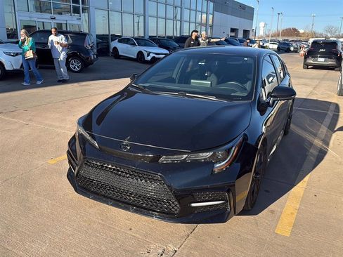 Used 2022 Toyota Corolla SE image 2
