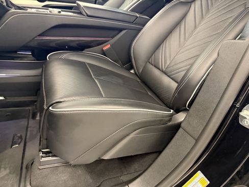 Used 2026 Cadillac Vistiq Platinum w/ LPO, Floor Liner Package AWD/4WD image 17