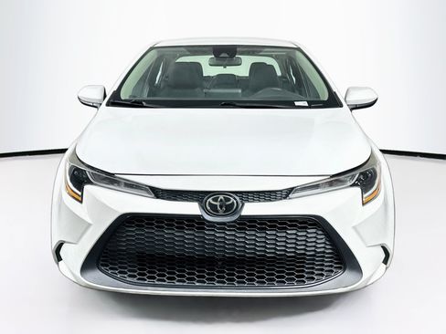 Used 2022 Toyota Corolla LE FWD image 2