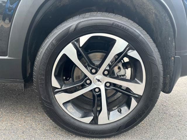 Used 2025 Chevrolet Trax RS w/ Sunroof Package FWD image 4