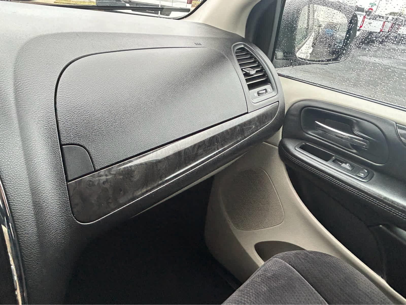 Used 2014 Dodge Grand Caravan SXT w/ UConnect Hands-Free Group FWD image 36
