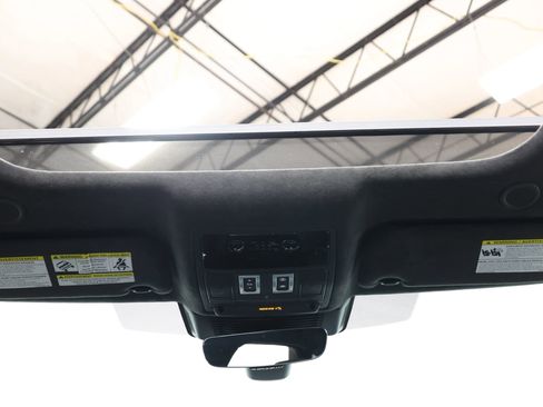 Used 2021 Jaguar F-PACE SVR image 42