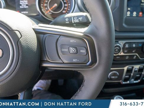 Used 2023 Jeep Gladiator Sport image 13