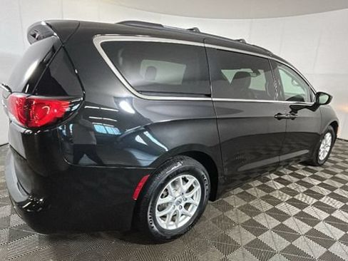Used 2021 Chrysler Voyager Lxi FWD image 2