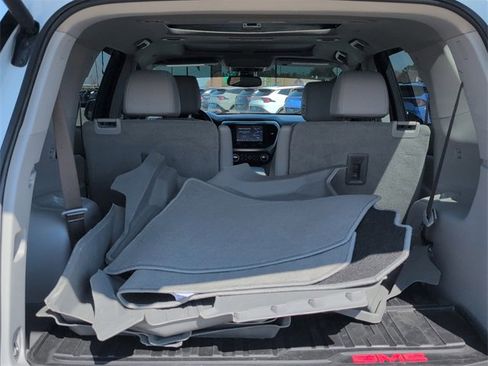 Used 2022 GMC Acadia SLT w/ Technology Package image 5