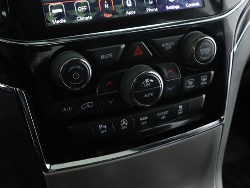 Used 2019 Jeep Grand Cherokee Limited image 15