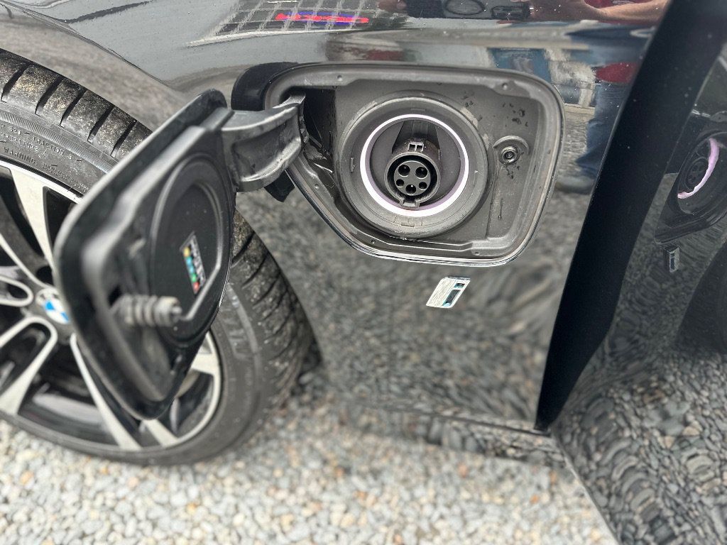 Used 2018 BMW 330e w/ Premium Package RWD image 16