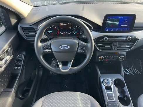 Used 2020 Ford Escape SE image 12