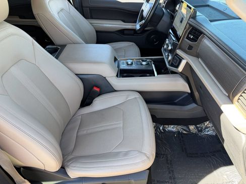 Used 2024 Ford Expedition Limited AWD/4WD image 25