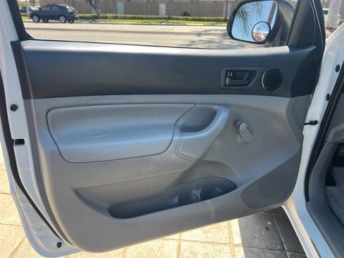 Used 2014 Toyota Tacoma 2WD Regular Cab image 10