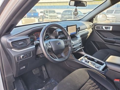 Used 2020 Ford Explorer XLT image 10