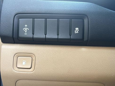 Used 2015 Kia Sedona LX w/ LX Convenience Package FWD image 10