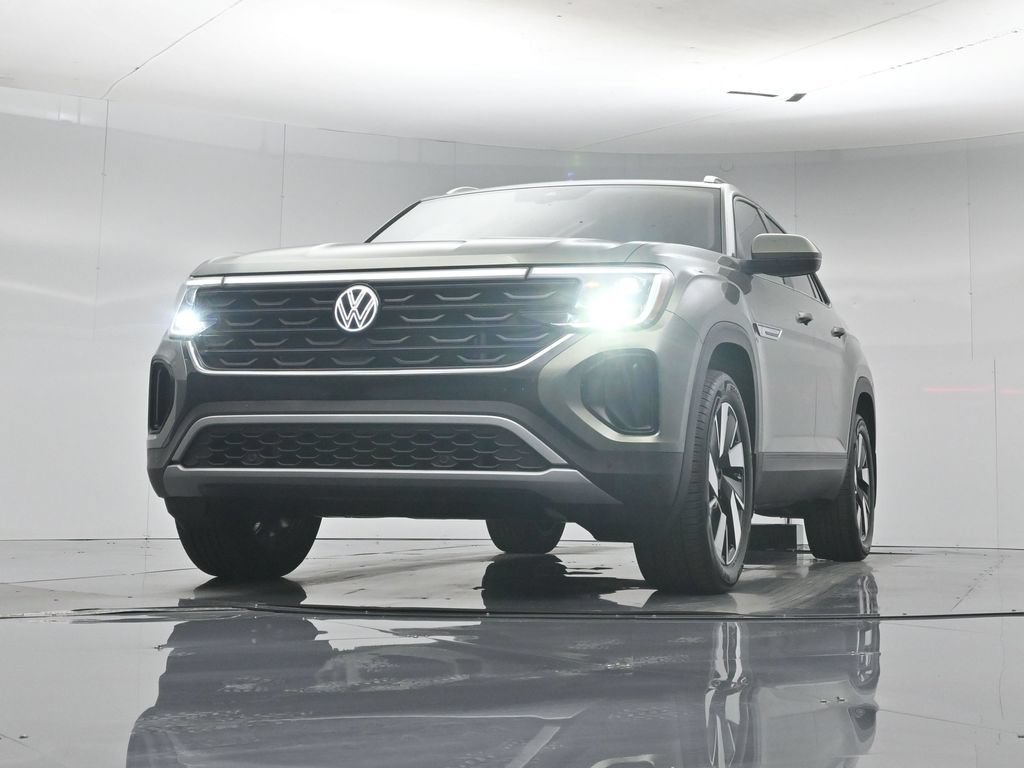 Used 2026 Volkswagen Atlas Cross Sport SE FWD image 3