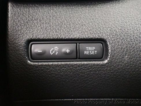 Used 2017 Nissan Rogue SV image 28