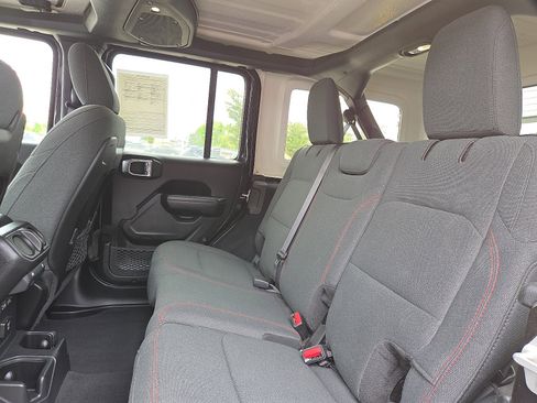 Used 2024 Jeep Wrangler Unlimited Rubicon w/ Convenience Group image 6
