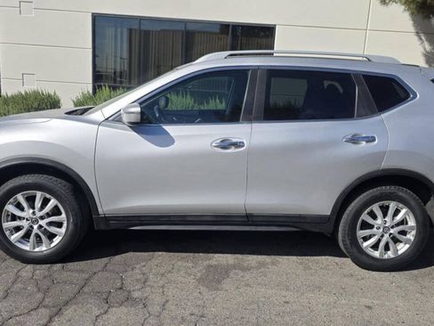 Used 2018 Nissan Rogue SV AWD/4WD image 4