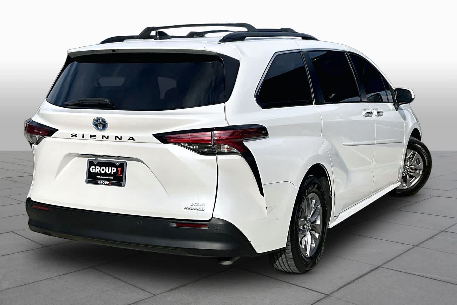 Used 2022 Toyota Sienna XLE FWD image 11