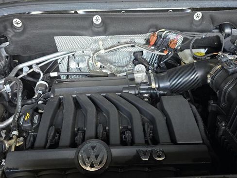 Used 2024 Volkswagen Tiguan SE R-Line FWD image 19