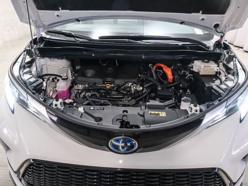Used 2024 Toyota Sienna XSE w/ XSE Plus Package AWD/4WD image 30