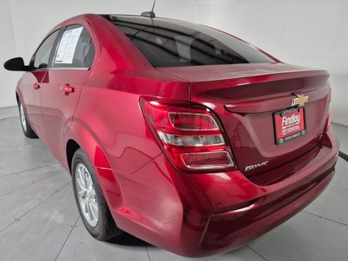 Used 2018 Chevrolet Sonic LT w/ Convenience Package FWD image 3