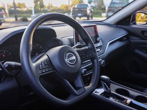 Used 2025 Nissan Altima 2.5 S image 14