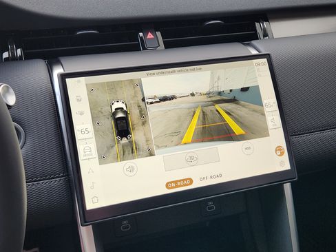 New 2025 Land Rover Discovery Sport Dynamic SE image 18