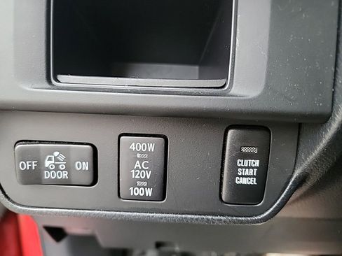 Used 2016 Toyota Tacoma TRD Sport image 18