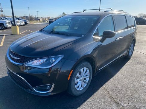 Used 2019 Chrysler Pacifica Limited w/ Advanced Safetytec Group image 4