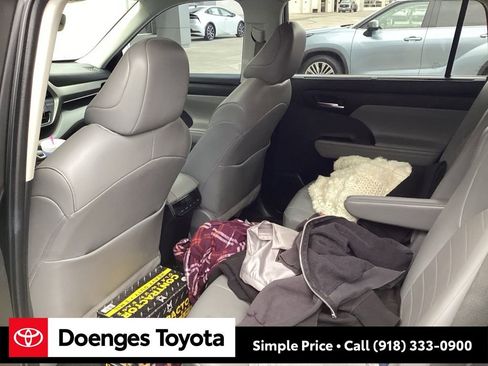 Used 2022 Toyota Highlander XLE image 17
