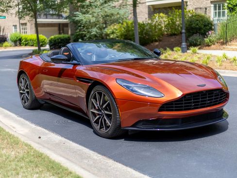 Used 2021 Aston Martin DB11 Volante RWD image 3