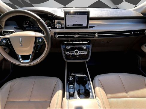 Used 2022 Lincoln Corsair AWD w/ Premium Package image 15