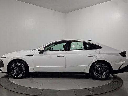 Certified 2024 Hyundai Sonata SEL w/ Convenience Package image 2