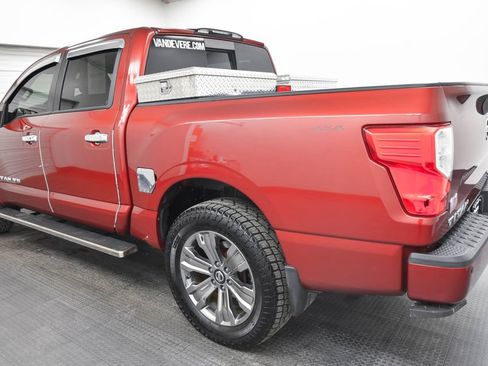 Used 2018 Nissan Titan SV w/ SV Convenience Package image 6