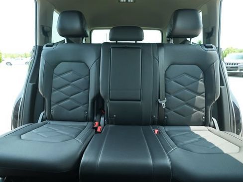 Used 2025 Volkswagen Atlas SE FWD image 37