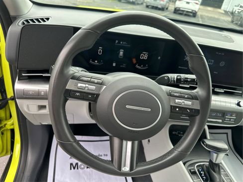 Certified 2025 Hyundai Kona SEL AWD/4WD image 17