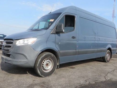 Used 2021 Mercedes-Benz Sprinter 2500 image 4