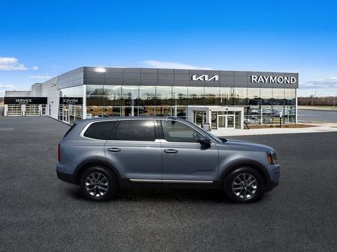 Used 2024 Kia Telluride LX AWD/4WD image 2