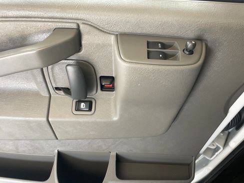 Used 2025 GMC Savana 3500 Extended RWD image 17