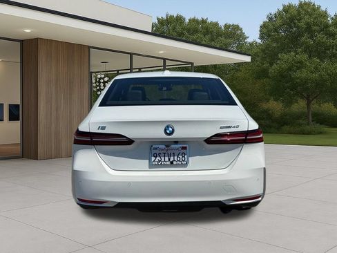 Used 2025 BMW i5 eDrive40i w/ Premium Package RWD image 10