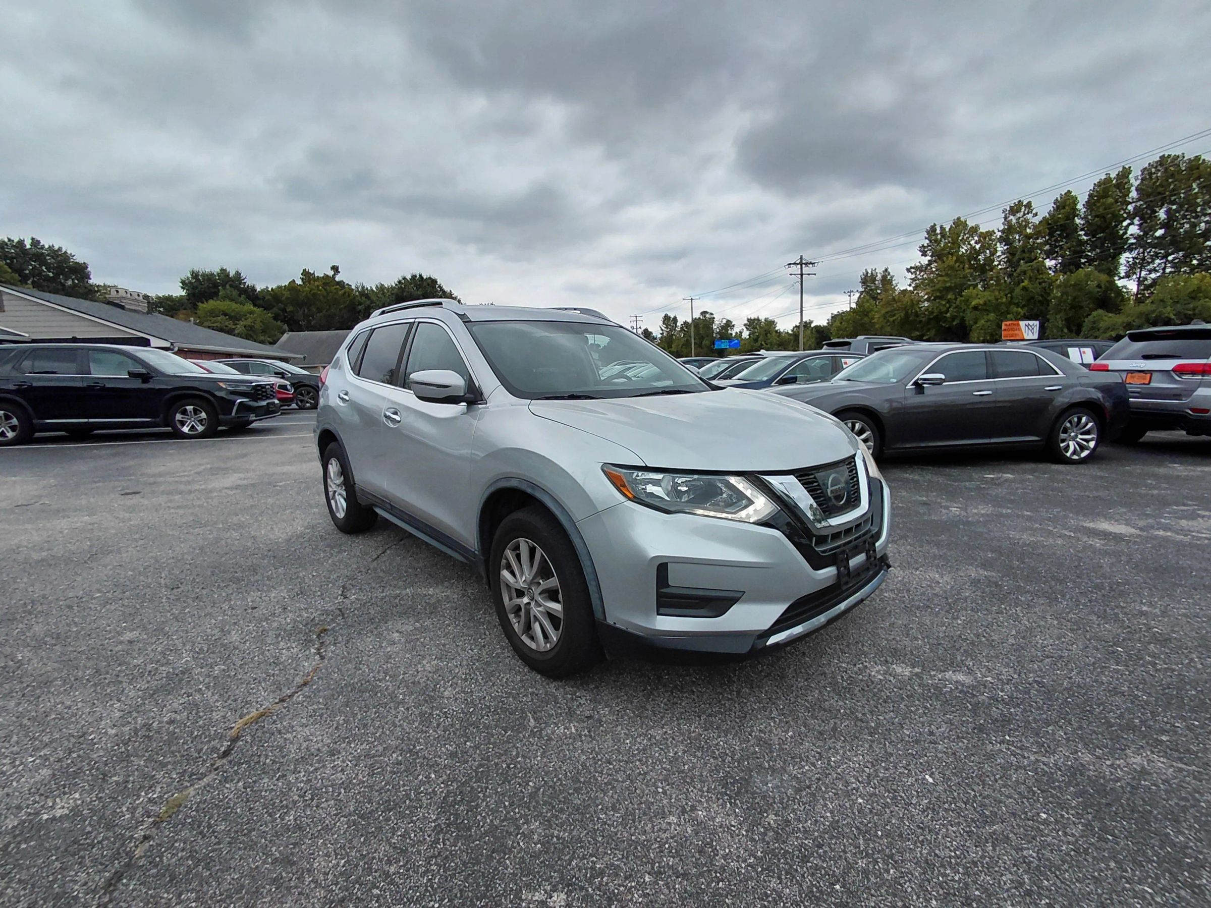 Used 2017 Nissan Rogue SV AWD/4WD image 7