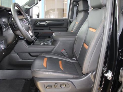 Used 2025 GMC Sierra 2500 AT4 image 25