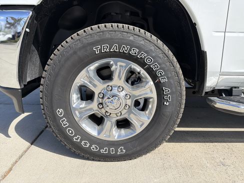 Used 2025 RAM 2500 Big Horn AWD/4WD image 36