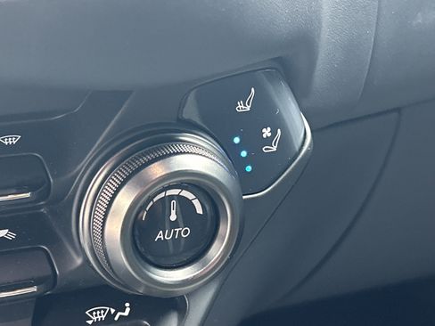 Used 2023 Aston Martin V8 Vantage Coupe RWD image 15